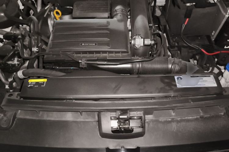 Used Volkswagen Golf Sportsvan 2019 280TSI Automatic Trendy Model China VI Standard Engine Bay