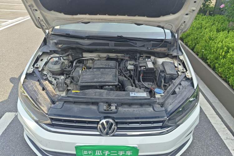 Used Volkswagen Golf Sportsvan 2019 1.6L Automatic Pure Model China V Standard Engine Bay