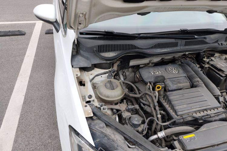 Used Volkswagen Golf Sportsvan 2019 280TSI Automatic Trendy Model China VI Standard Engine Bay Right
