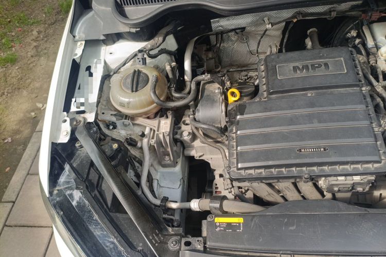 Used Volkswagen Golf Sportsvan 2019 1.6L Automatic Pure Model China V Standard Engine Bay Right