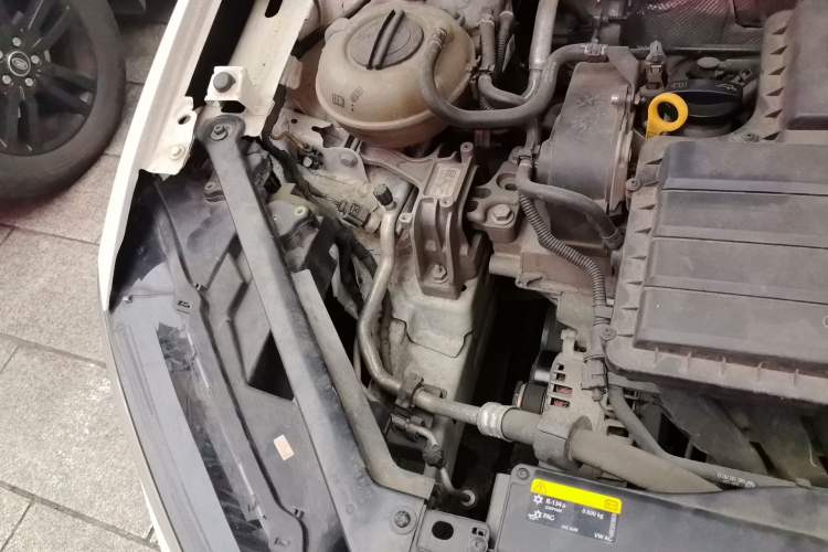 Used Volkswagen Golf Sportsvan 2019 1.6L Automatic Pure Model China V Standard Engine Bay Right