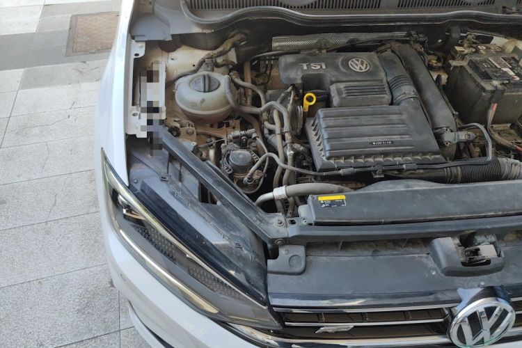Used Volkswagen Golf Sportsvan 2019 280TSI Automatic Trendy Model China VI Standard Engine Bay Right