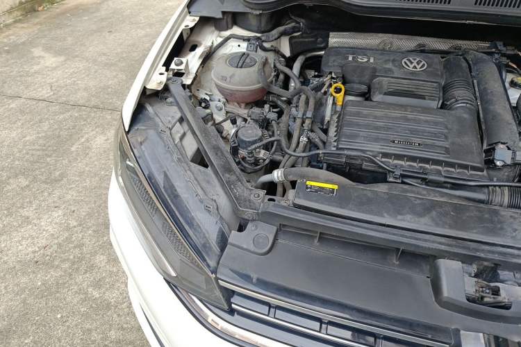 Used Volkswagen Golf Sportsvan 2019 280TSI Automatic Trendy Model China VI Standard Engine Bay Right