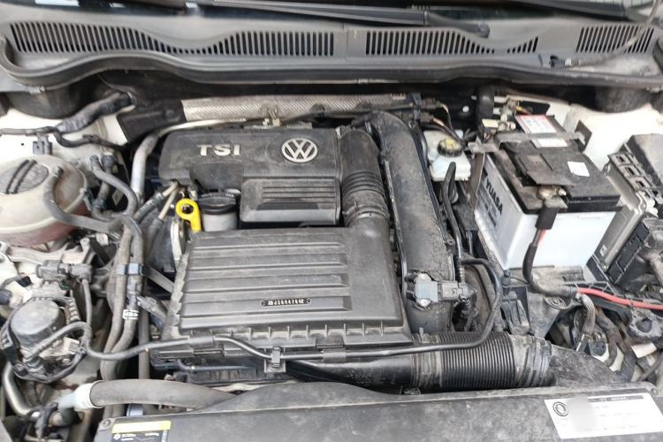 Used Volkswagen Golf Sportsvan 2019 280TSI Automatic Trendy Model China VI Standard Engine Bay