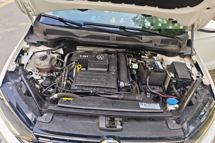 Used Volkswagen Golf Sportsvan 2019 280TSI Automatic Trendy Model China VI Standard Engine Bay
