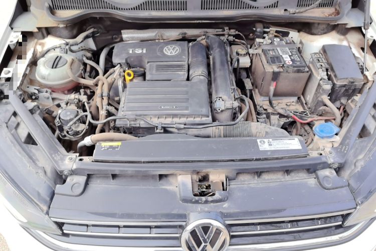 Used Volkswagen Golf Sportsvan 2019 280TSI Automatic Trendy Model China VI Standard Engine Bay