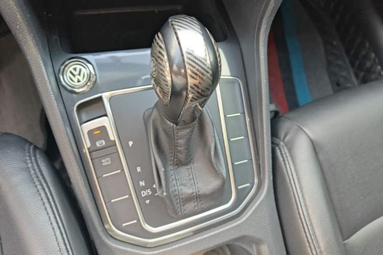Used Volkswagen Golf Sportsvan 2019 1.6L Automatic Pure Model China V Standard Gear Lever