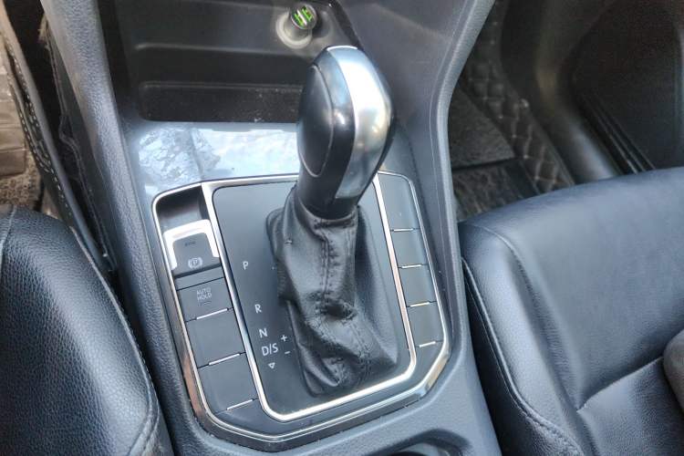Used Volkswagen Golf Sportsvan 2019 1.6L Automatic Pure Model China V Standard Gear Lever
