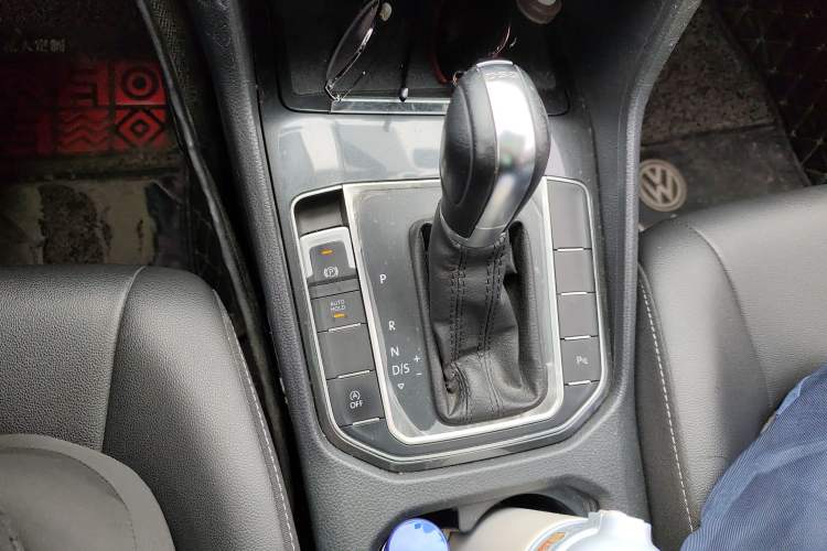 Used Volkswagen Golf Sportsvan 2019 280TSI Automatic Trendy Model China VI Standard Gear Lever