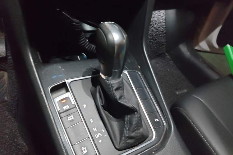 Used Volkswagen Golf Sportsvan 2019 280TSI Automatic Trendy Model China VI Standard Gear Lever