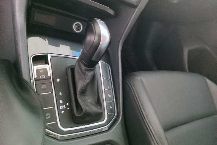 Used Volkswagen Golf Sportsvan 2019 200TSI Automatic C-HR Pure Version China VI Standard Gear Lever