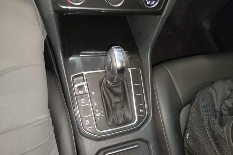 Used Volkswagen Golf Sportsvan 2019 280TSI Automatic Trendy Model China VI Standard Gear Lever