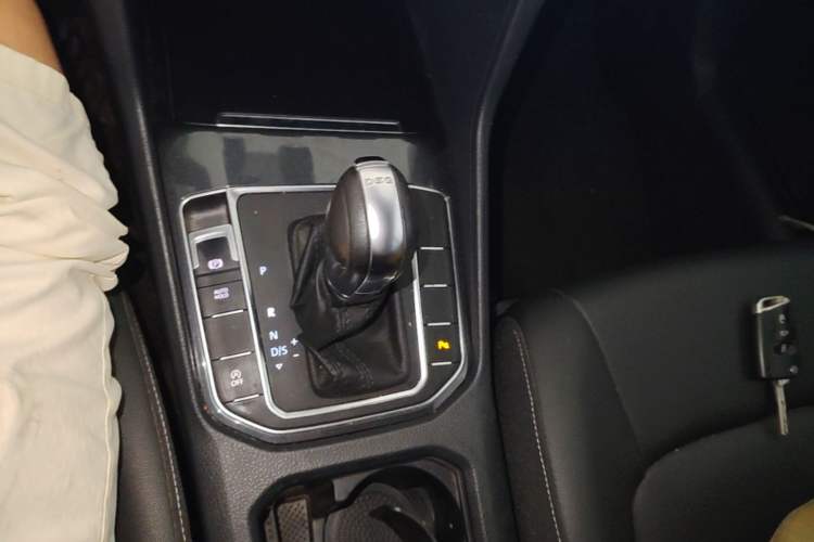 Used Volkswagen Golf Sportsvan 2019 280TSI Automatic Trendy Model China VI Standard Gear Lever
