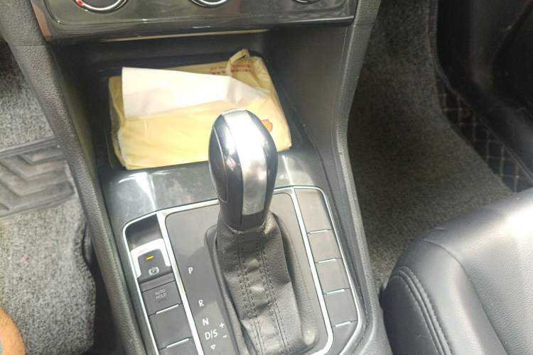Used Volkswagen Golf Sportsvan 2019 1.6L Automatic Pure Model China V Standard Gear Lever