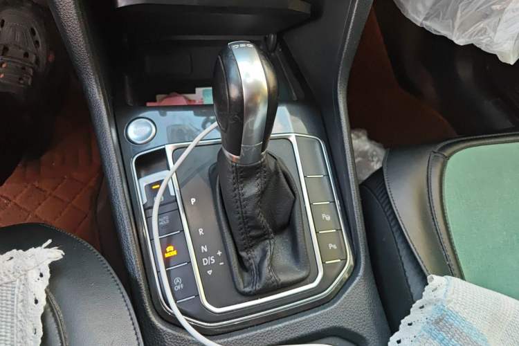 Used Volkswagen Golf Sportsvan 2019 280TSI Automatic Voyageur Model China VI Standard Gear Lever