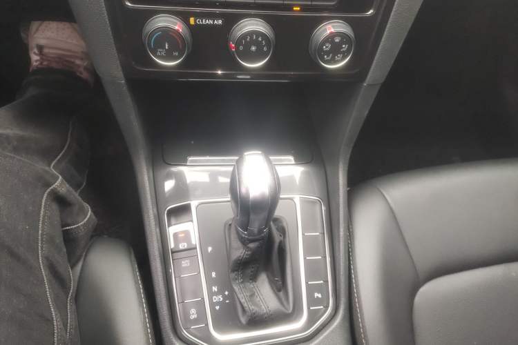 Used Volkswagen Golf Sportsvan 2019 280TSI Automatic Trendy Model China VI Standard Gear Lever