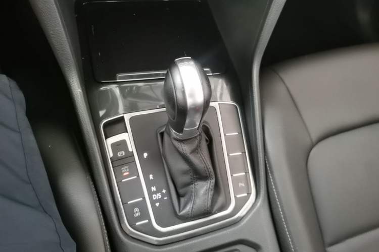 Used Volkswagen Golf Sportsvan 2019 280TSI Automatic Trendy Model China VI Standard Gear Lever