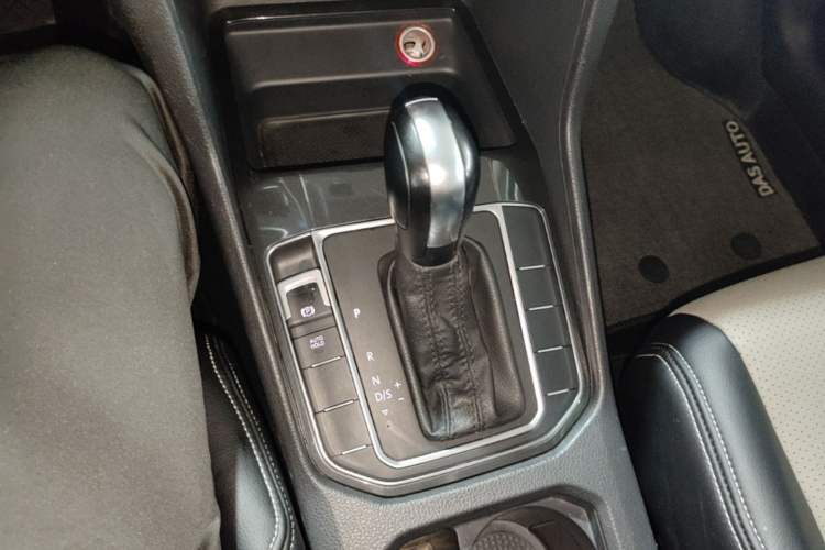Used Volkswagen Golf Sportsvan 2019 1.6L Automatic Pure Model China V Standard Gear Lever