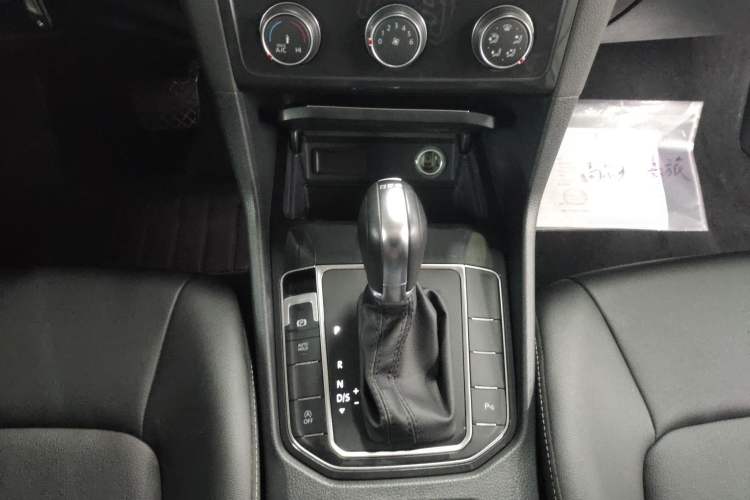 Used Volkswagen Golf Sportsvan 2019 280TSI Automatic Trendy Model China VI Standard Gear Lever