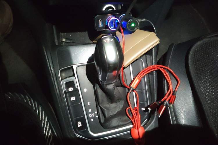 Used Volkswagen Golf Sportsvan 2019 280TSI Automatic Sentinel Model China VI Standard Gear Lever