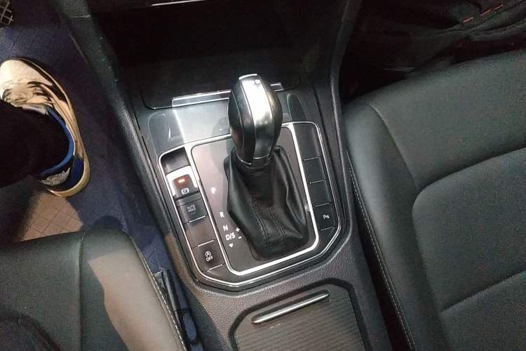 Used Volkswagen Golf Sportsvan 2019 280TSI Automatic Trendy Model China VI Standard Gear Lever
