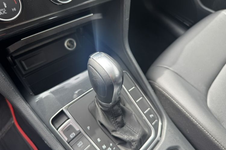 Used Volkswagen Golf Sportsvan 2019 280TSI Automatic Trendy Model China VI Standard Gear Lever