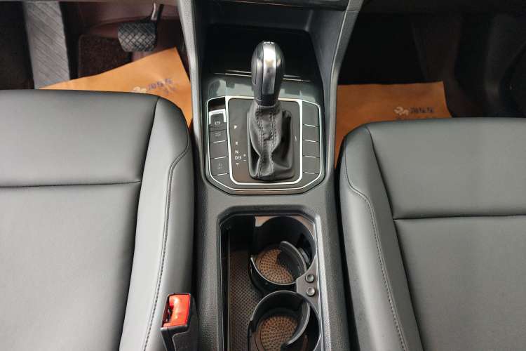 Used Volkswagen Golf Sportsvan 2019 200TSI Automatic C-HR Pure Version China VI Standard Gear Lever