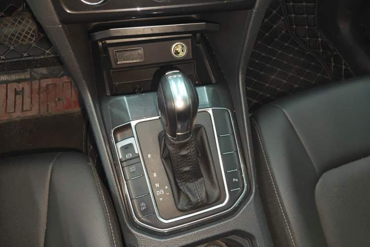 Used Volkswagen Golf Sportsvan 2019 280TSI Automatic Guardian Edition China V Standard Gear Lever