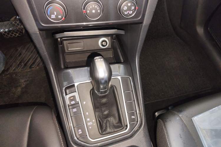 Used Volkswagen Golf Sportsvan 2019 280TSI Automatic Trendy Model China VI Standard Gear Lever
