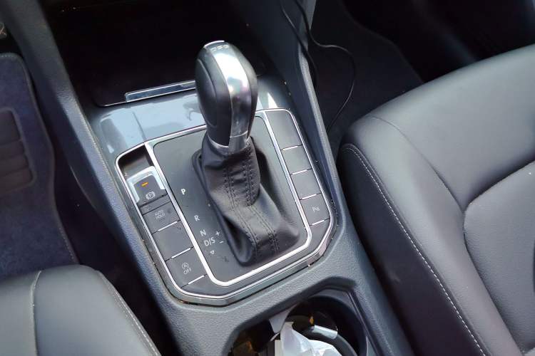 Used Volkswagen Golf Sportsvan 2019 280TSI Automatic Trendy Model China VI Standard Gear Lever