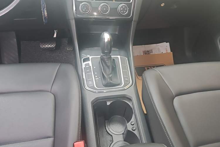 Used Volkswagen Golf Sportsvan 2019 280TSI Automatic Trendy Model China VI Standard Gear Lever
