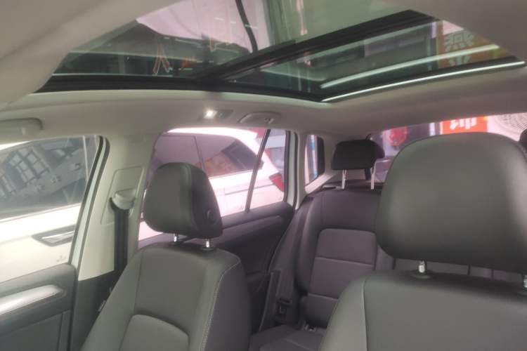Used Volkswagen Golf Sportsvan 2019 280TSI Automatic Trendy Model China VI Standard Headliner