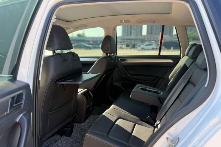 Used Volkswagen Golf Sportsvan 2019 280TSI Automatic Trendy Model China VI Standard Interior 1
