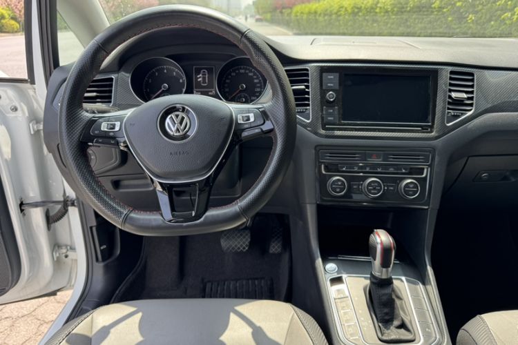 Used Volkswagen Golf Sportsvan 2019 280TSI Automatic Sentinel Model China VI Standard Interior 1