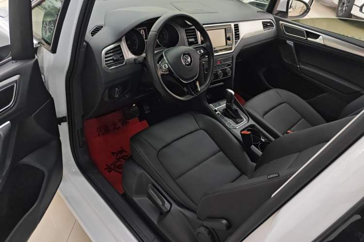 Used Volkswagen Golf Sportsvan 2019 280TSI Automatic Trendy Model China VI Standard Interior 1