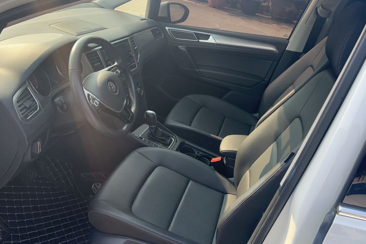 Used Volkswagen Golf Sportsvan 2019 280TSI Automatic Trendy Model China VI Standard Interior 1