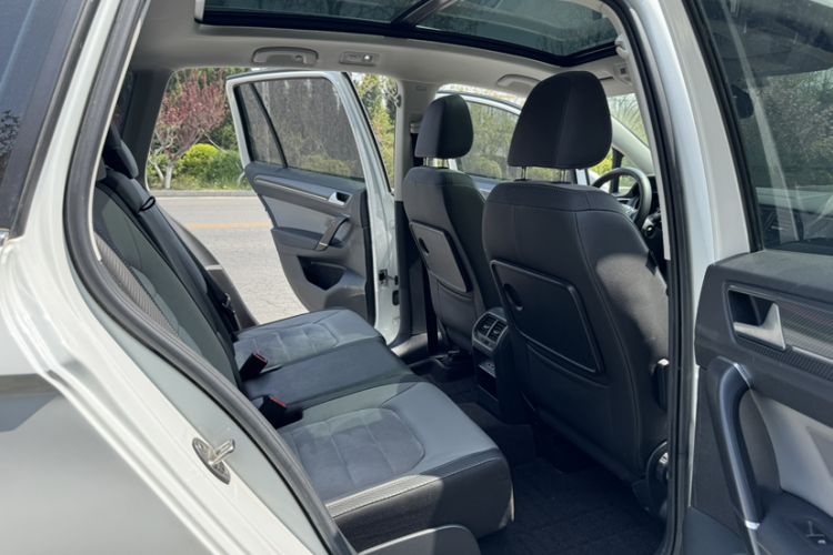 Used Volkswagen Golf Sportsvan 2019 280TSI Automatic Sentinel Model China VI Standard Interior 10