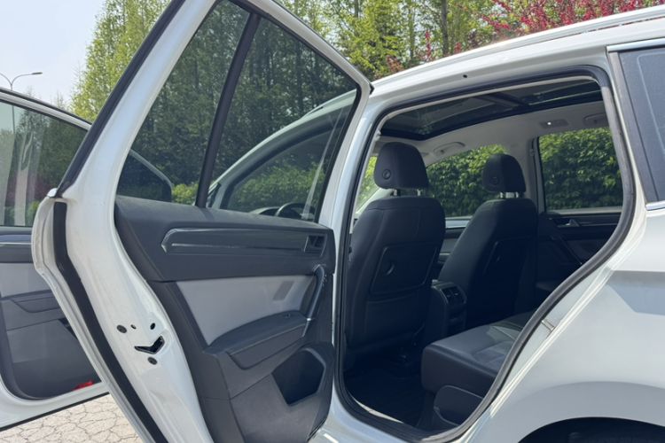 Used Volkswagen Golf Sportsvan 2019 280TSI Automatic Sentinel Model China VI Standard Interior 12