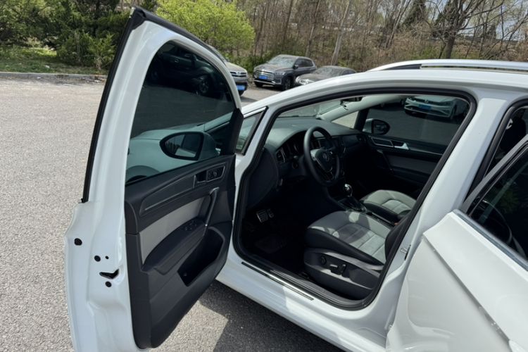 Used Volkswagen Golf Sportsvan 2019 280TSI Automatic Voyage Model China V Standard Interior 2