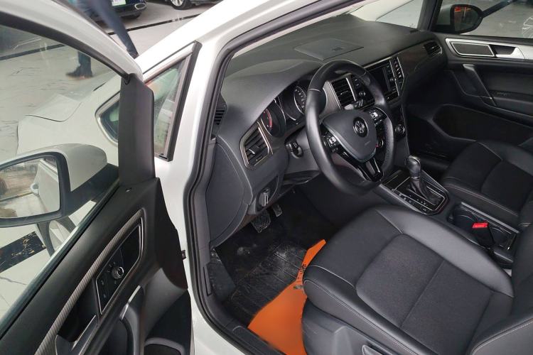 Used Volkswagen Golf Sportsvan 2019 280TSI Automatic Trendy Model China VI Standard Interior 2