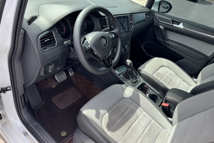 Used Volkswagen Golf Sportsvan 2019 280TSI Automatic Voyage Model China V Standard Interior 3