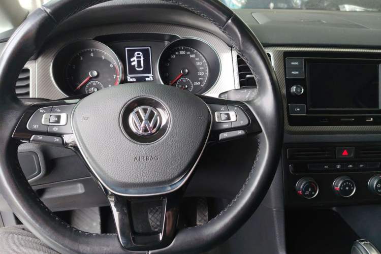Used Volkswagen Golf Sportsvan 2019 280TSI Automatic Trendy Model China VI Standard Interior 3
