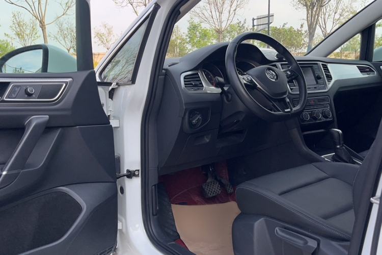 Used Volkswagen Golf Sportsvan 2019 280TSI Automatic Trendy Edition China V Standard Interior 3