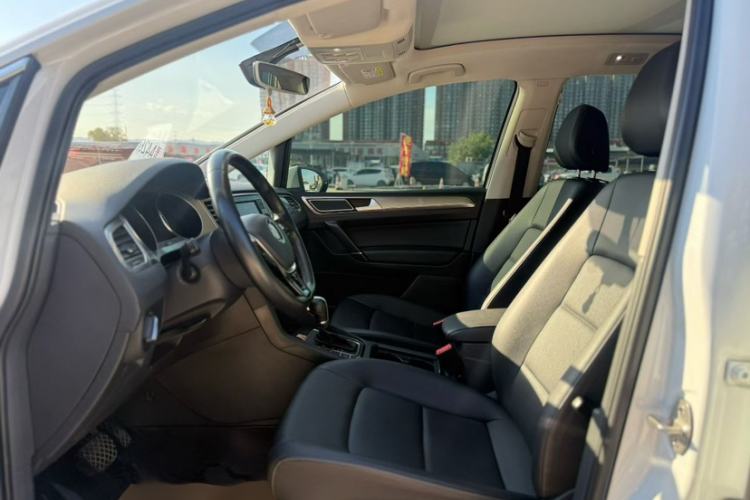 Used Volkswagen Golf Sportsvan 2019 280TSI Automatic Trendy Model China VI Standard Interior 3