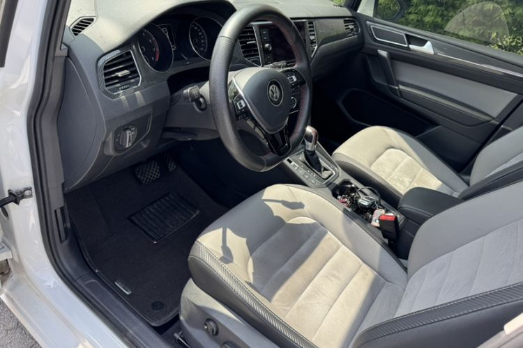 Used Volkswagen Golf Sportsvan 2019 280TSI Automatic Sentinel Model China VI Standard Interior 3