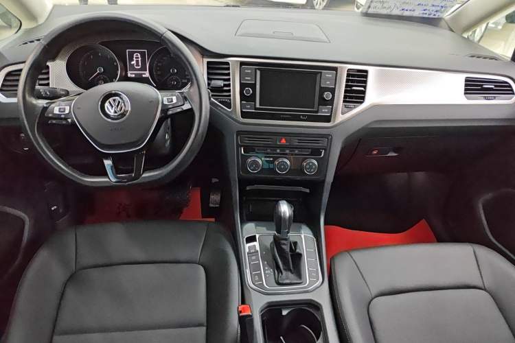 Used Volkswagen Golf Sportsvan 2019 280TSI Automatic Trendy Model China VI Standard Interior 3