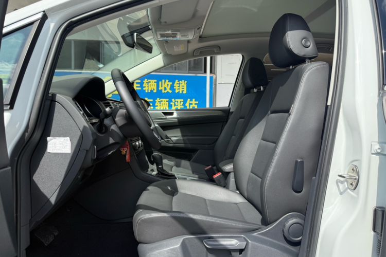 Used Volkswagen Golf Sportsvan 2019 280TSI Automatic Trendy Model China VI Standard Interior 3