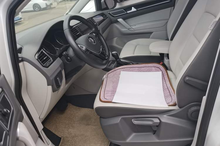 Used Volkswagen Golf Sportsvan 2019 280TSI Automatic Trendy Edition China V Standard Interior 4