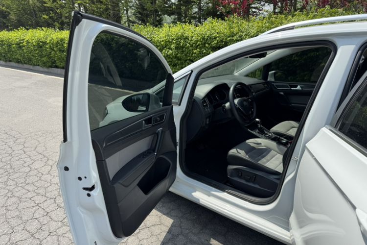 Used Volkswagen Golf Sportsvan 2019 280TSI Automatic Sentinel Model China VI Standard Interior 4