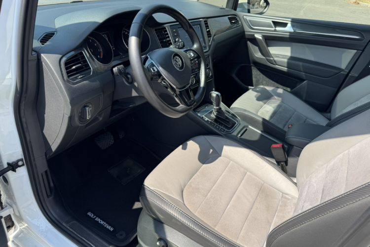 Used Volkswagen Golf Sportsvan 2019 280TSI Automatic Guardian Edition China V Standard Interior 4